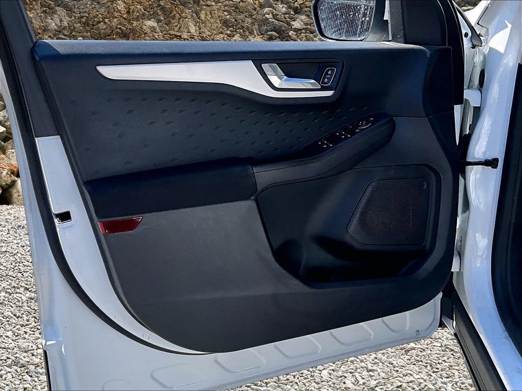 Used 2020 Ford Escape SE image 19