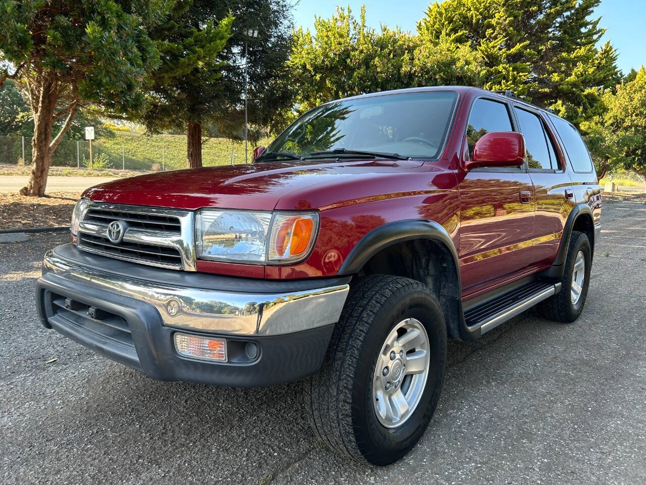 Used 2000 Toyota 4Runner SR5 w/ Upgrade Value Pkg 2 AWD/4WD image 1
