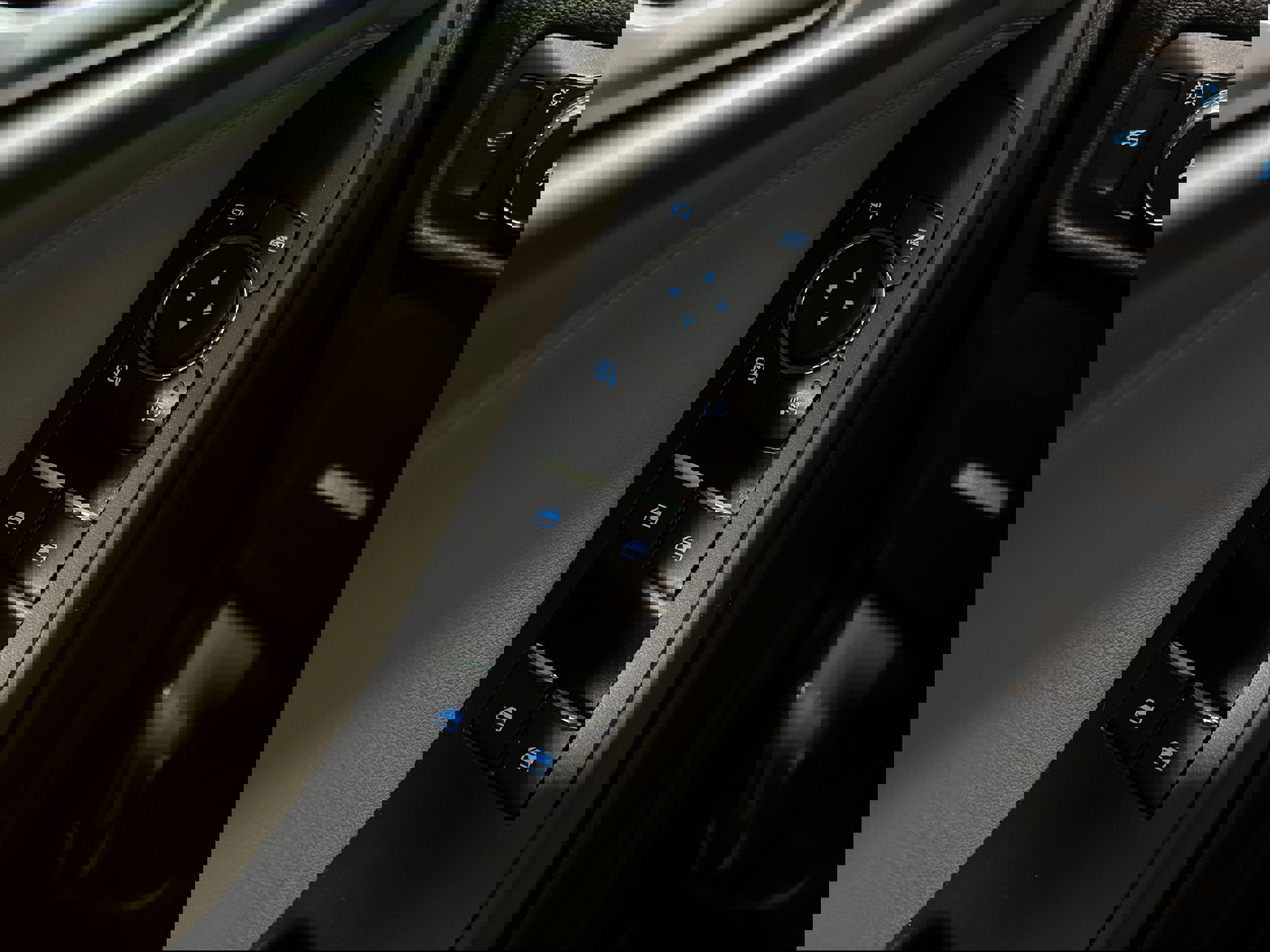 Used 2020 Ford Explorer Limited image 25