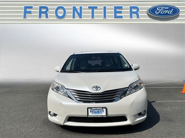 Used 2017 Toyota Sienna XLE w/ XLE Navigation Package AWD/4WD image 5