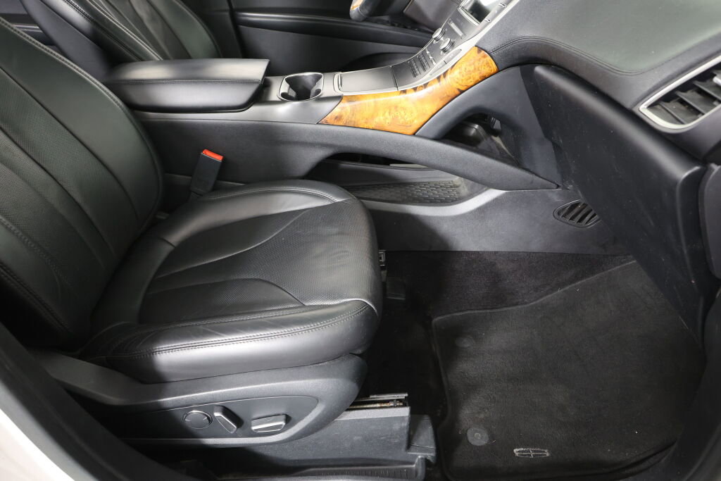 Used 2017 Lincoln MKX Reserve w/ Luxury Package image 26