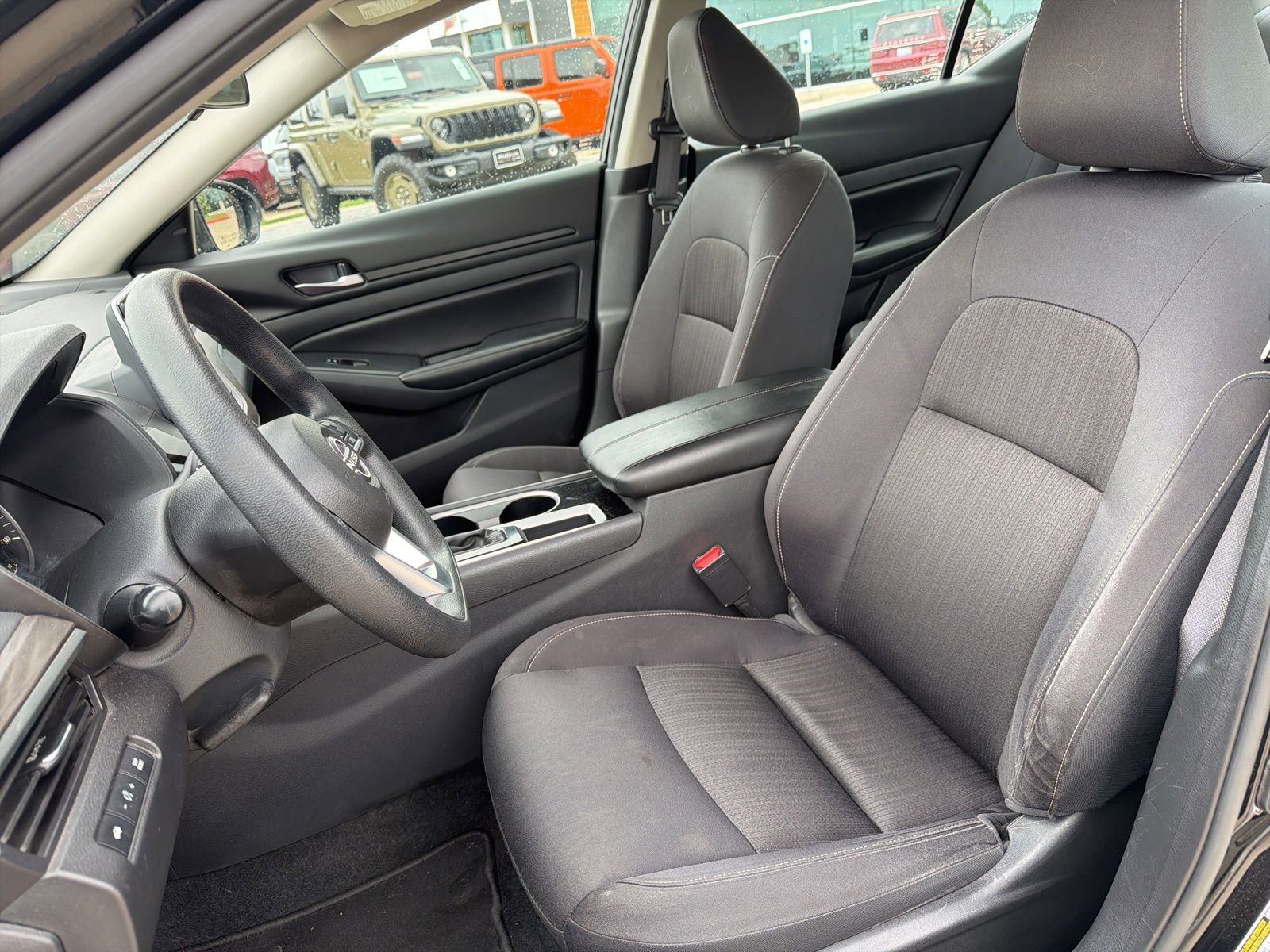 Used 2024 Nissan Altima 2.5 SV FWD image 10
