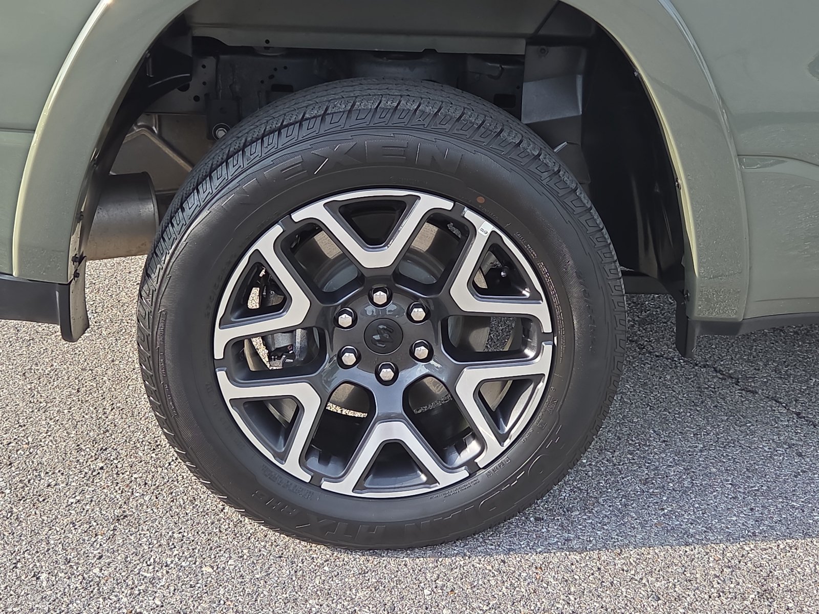 Used 2026 RAM 1500 Laramie AWD/4WD image 7