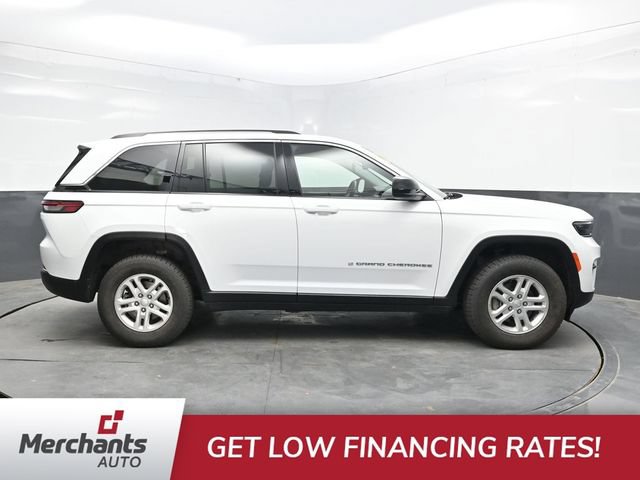 Used 2022 Jeep Grand Cherokee Laredo w/ Luxury Tech Group I AWD/4WD image 9
