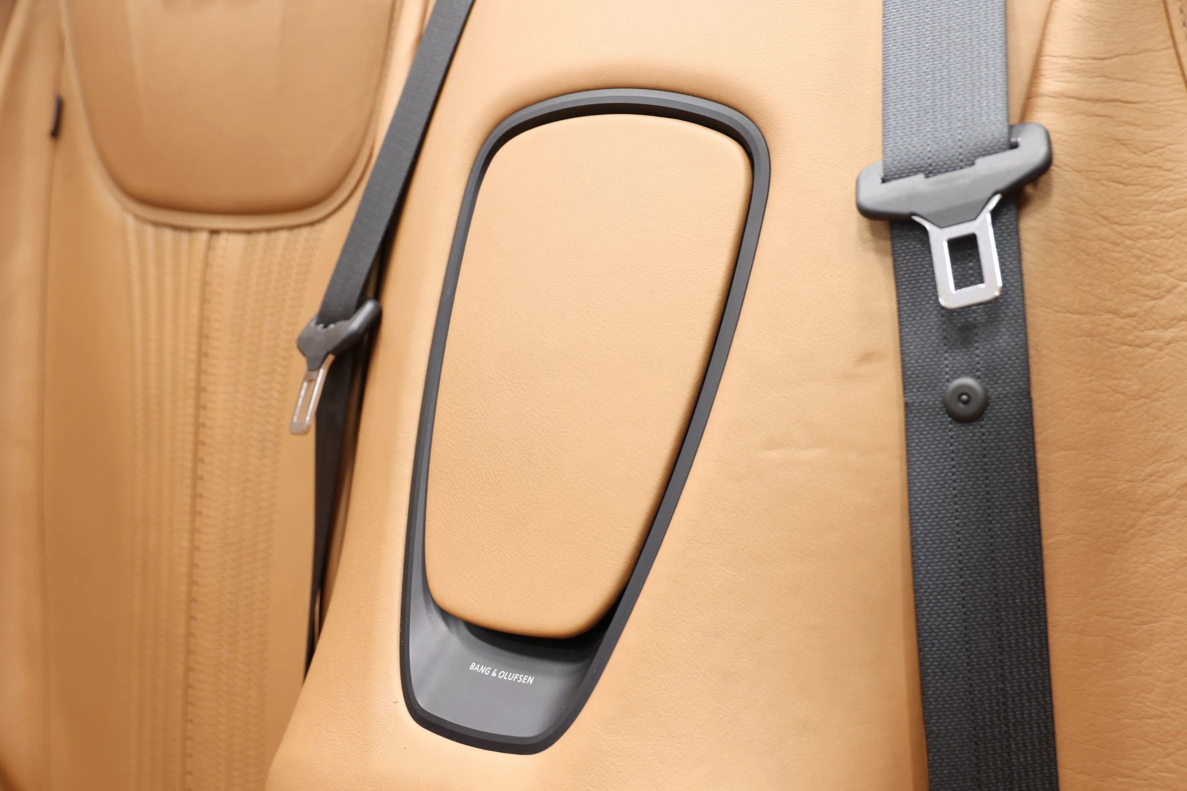 Used 2020 Aston Martin DB11 Volante image 48