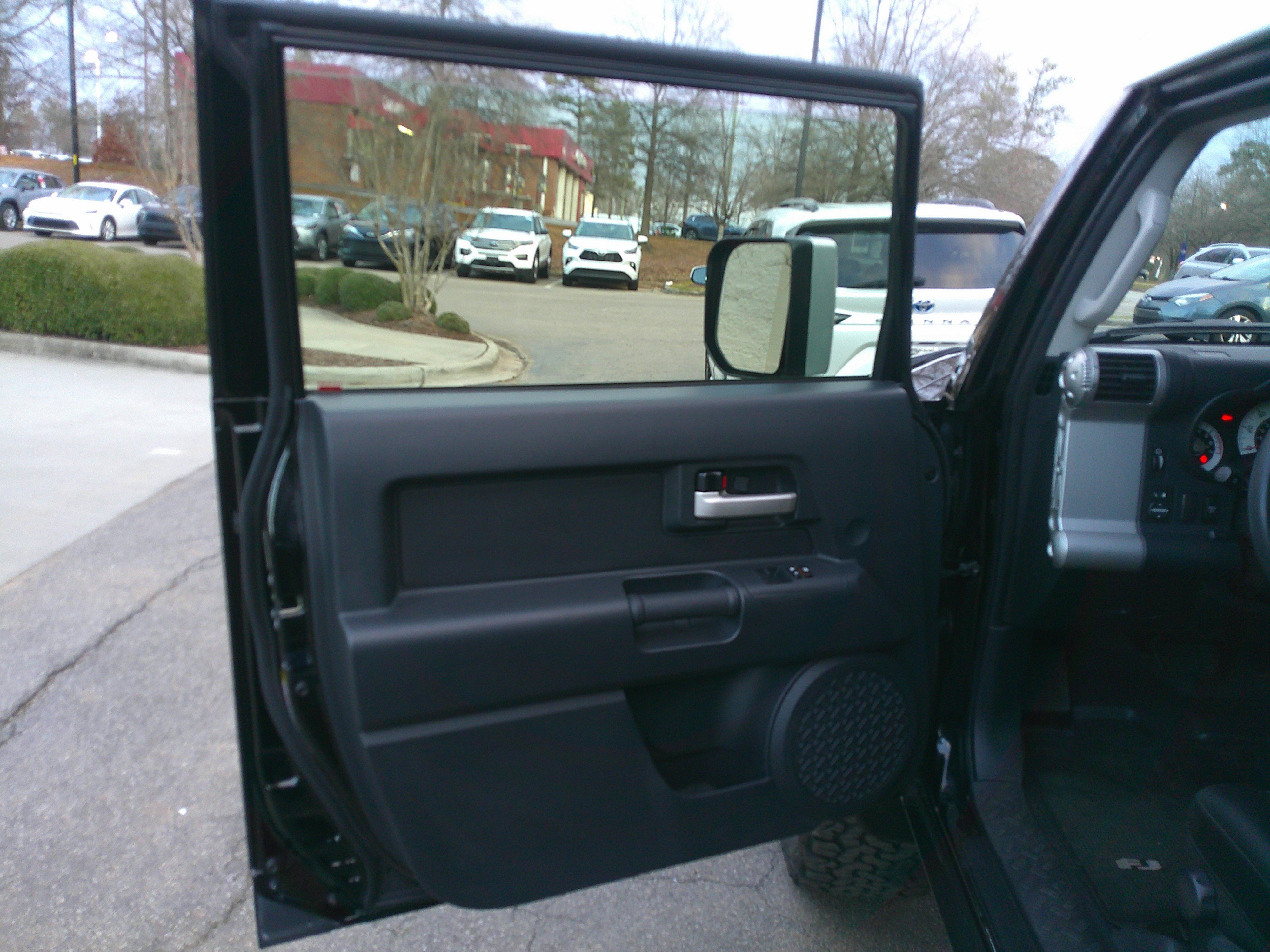 Used 2014 Toyota FJ Cruiser 4WD w/ Convenience Package image 16