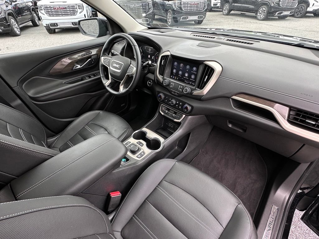Used 2023 GMC Terrain Denali w/ Denali Premium Package AWD/4WD image 14