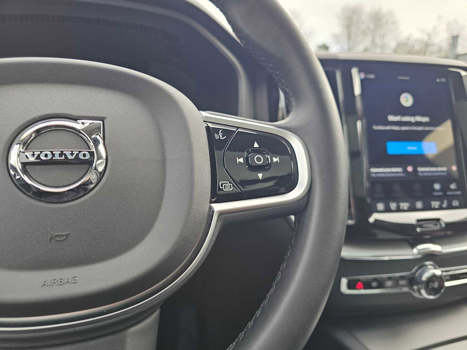 Certified 2025 Volvo XC60 B5 Plus AWD/4WD image 33