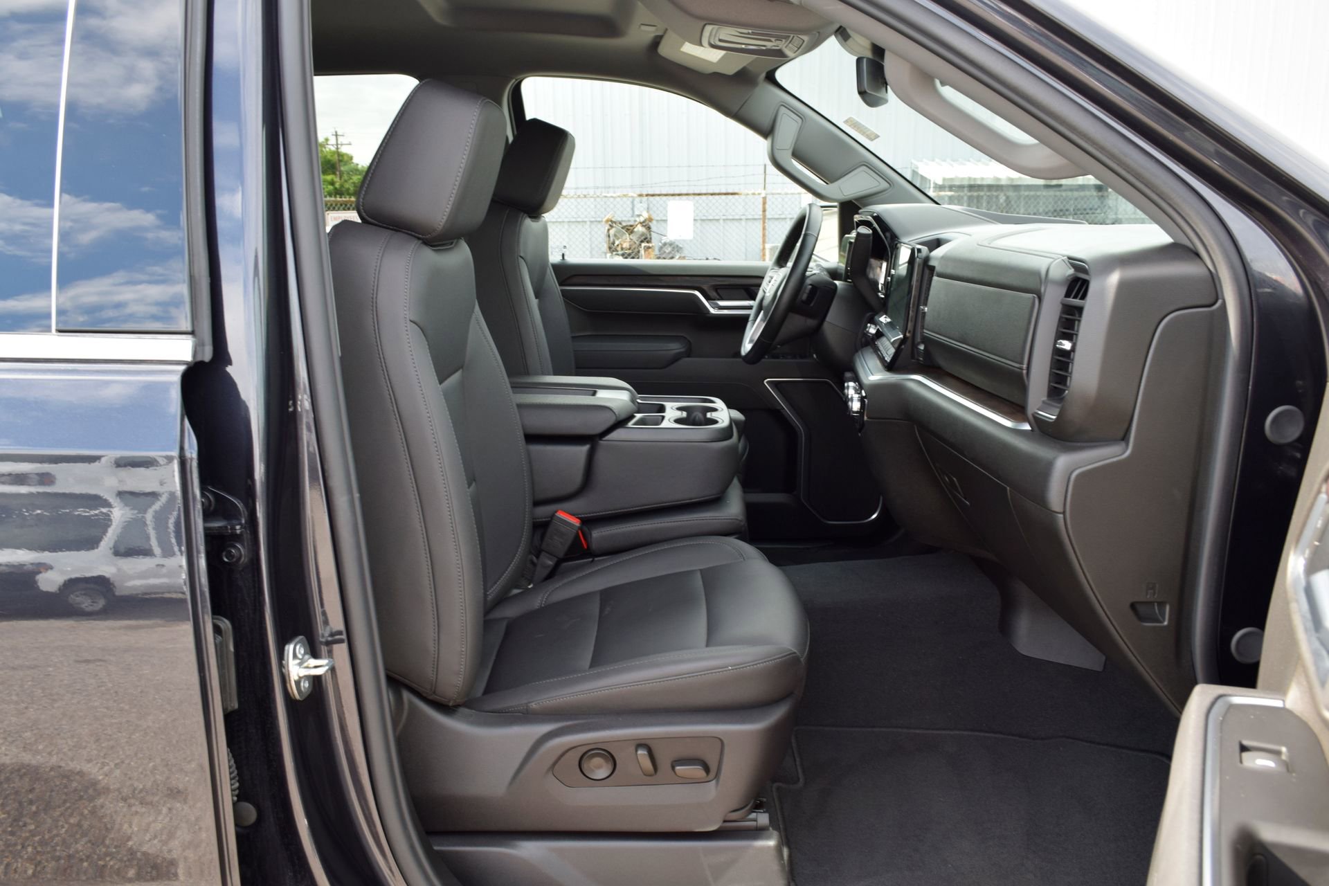 Used 2026 GMC Sierra 1500 SLT AWD/4WD image 21
