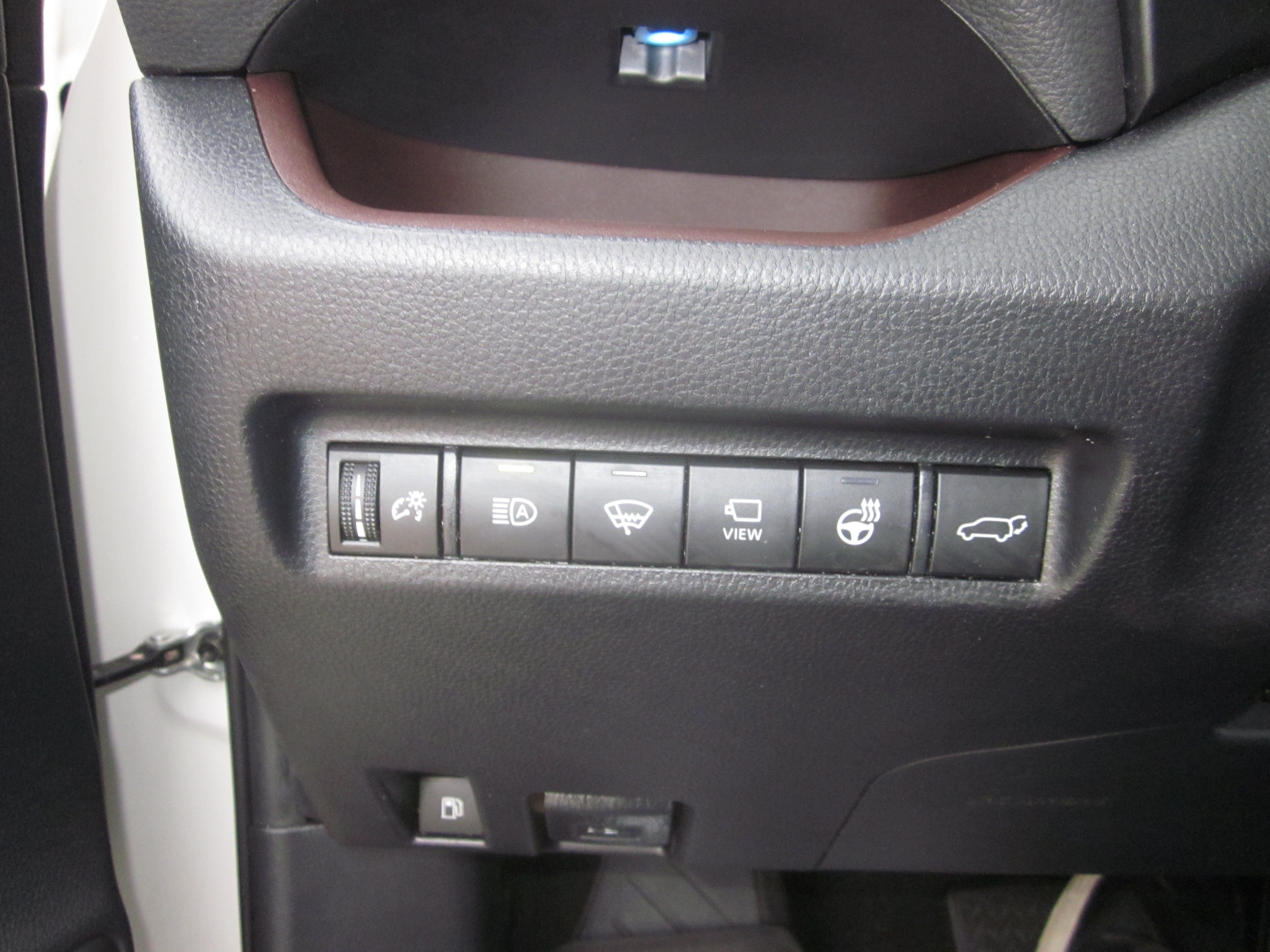 Used 2020 Toyota RAV4 Limited AWD/4WD image 23
