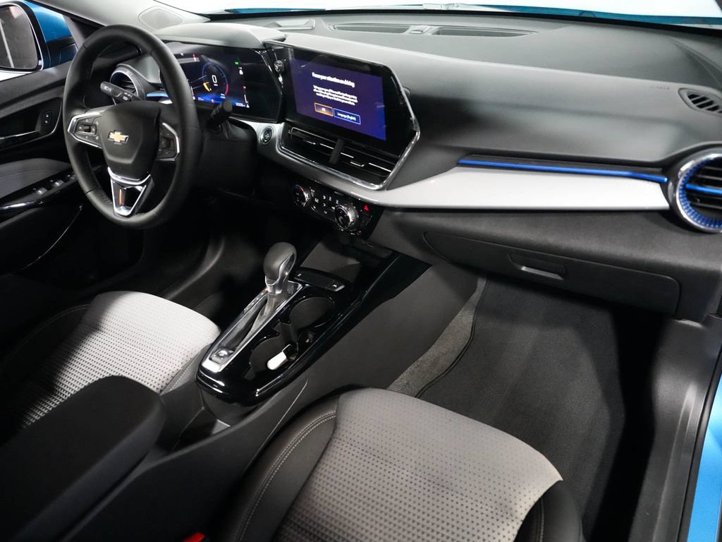 Used 2025 Chevrolet Trax LT w/ Driver Confidence Package FWD image 35