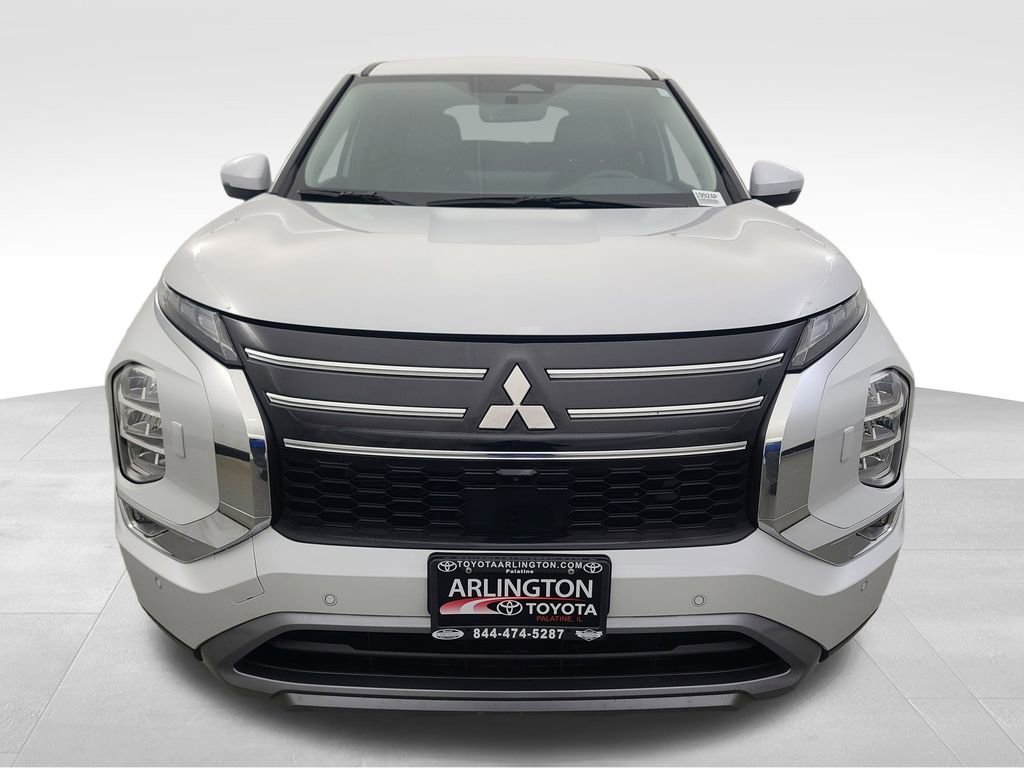Used 2025 Mitsubishi Outlander SE image 9