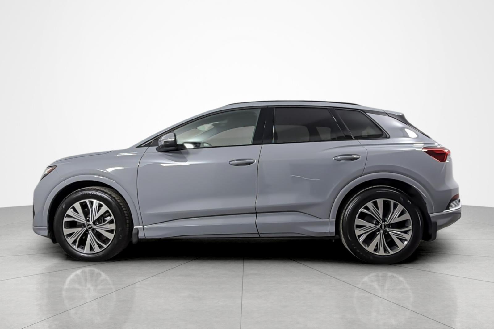 Used 2025 Audi Q4 e-tron Premium RWD image 2