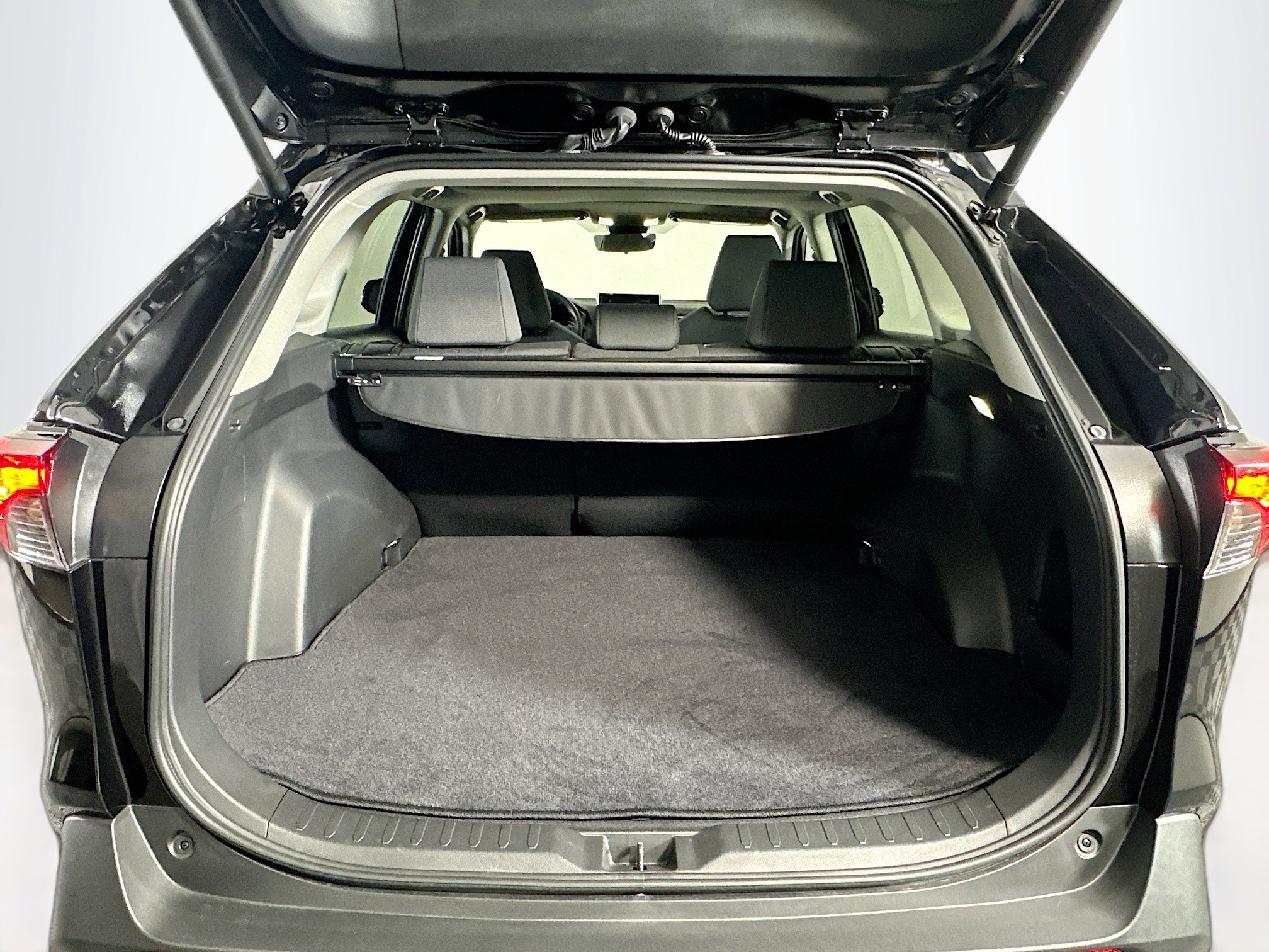 Used 2025 Toyota RAV4 XLE image 31