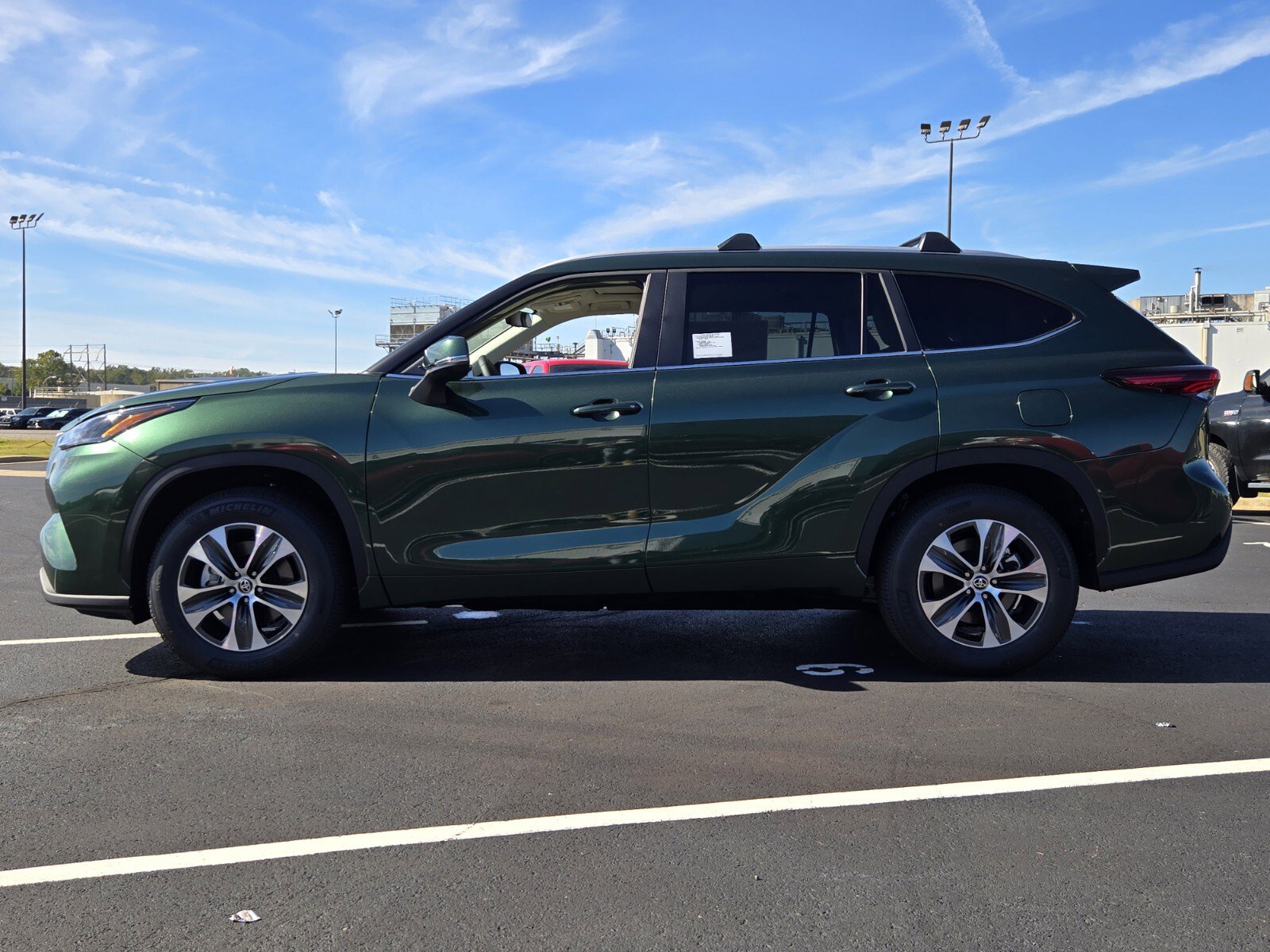 New 2025 Toyota Highlander XLE image 6