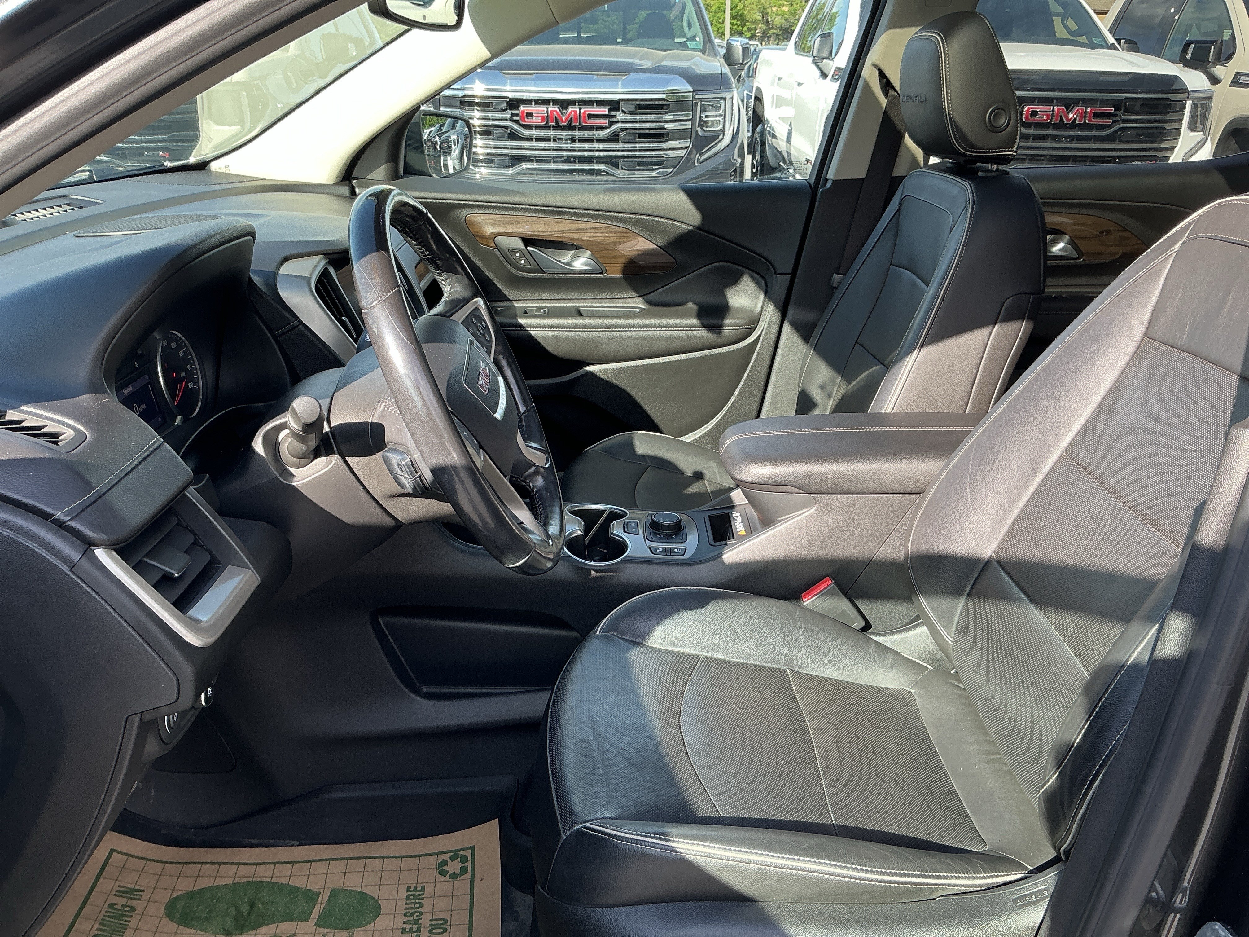 Used 2020 GMC Terrain Denali w/ Denali Premium Package AWD/4WD image 15