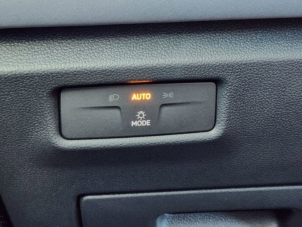 New 2026 Volkswagen Tiguan SE image 13