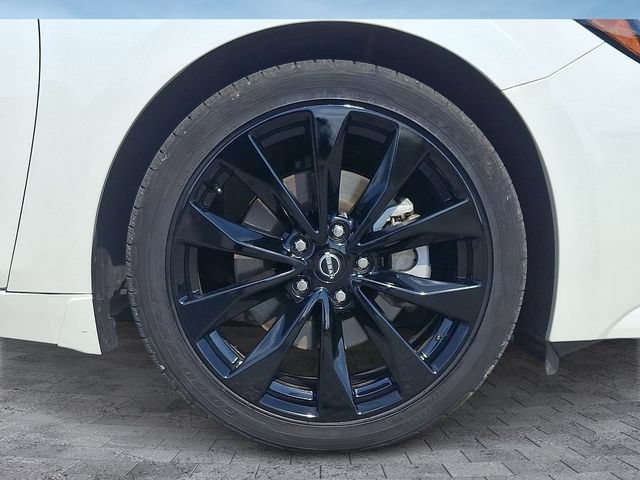 Used 2023 Nissan Maxima SR w/ Sport Mat Group FWD image 9