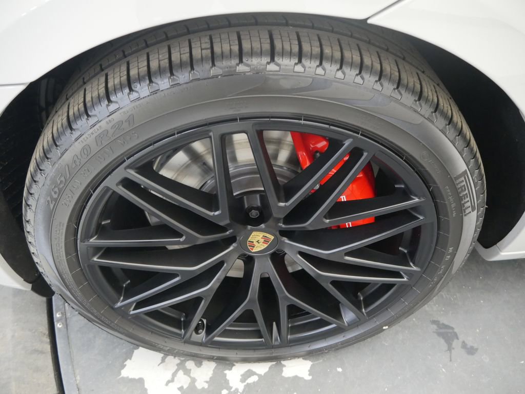 New 2026 Porsche Macan GTS AWD/4WD image 13