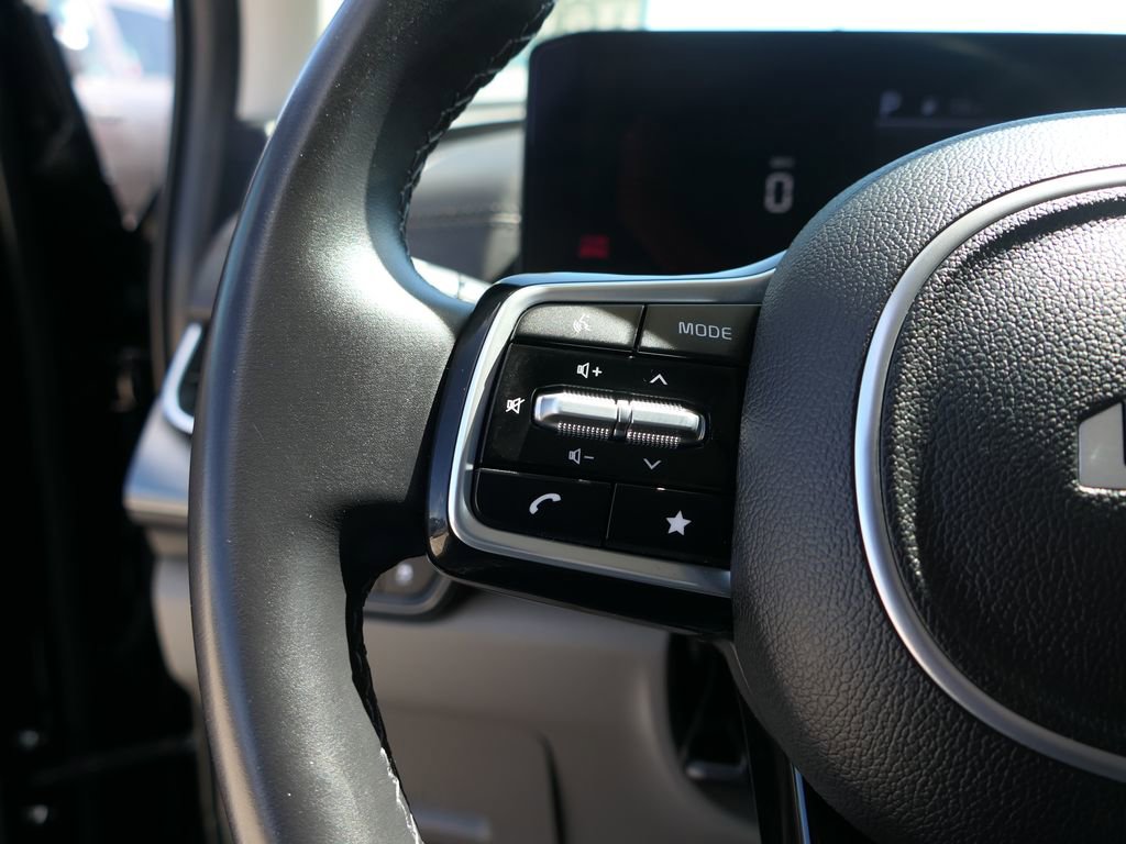 Used 2025 Kia Carnival image 15