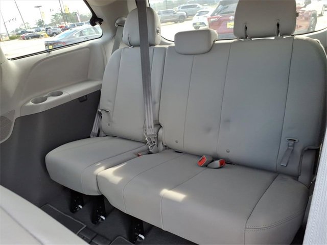 Used 2020 Toyota Sienna XLE image 18