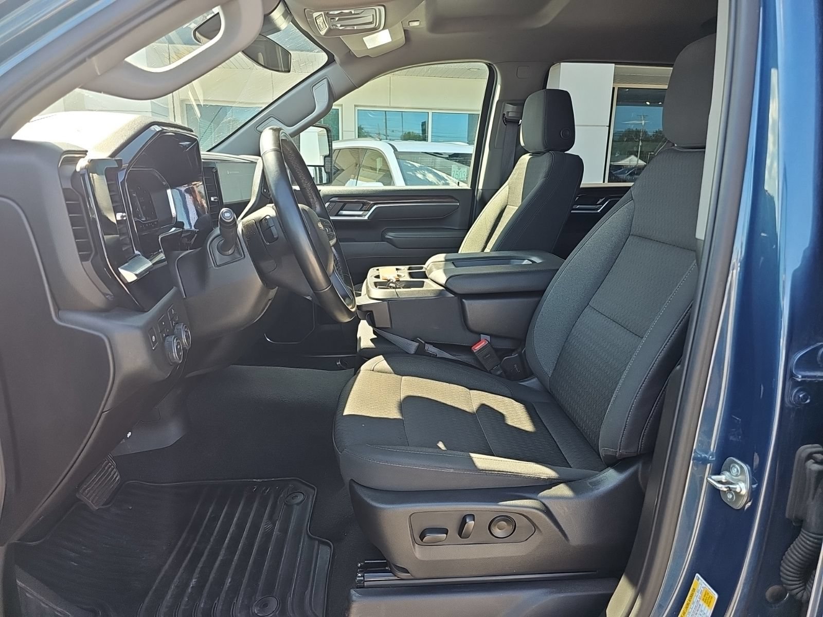 Used 2025 Chevrolet Silverado 2500 LT w/ Convenience Package AWD/4WD image 9