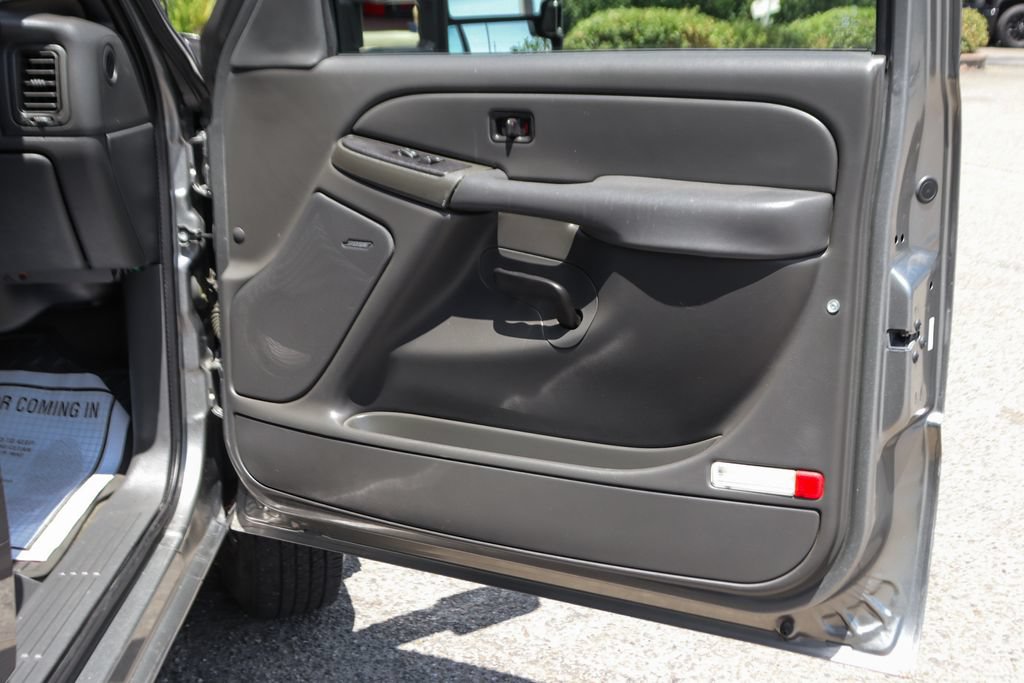 Used 2006 Chevrolet Silverado 3500 LT w/ Heavy-Duty Power Package RWD image 40