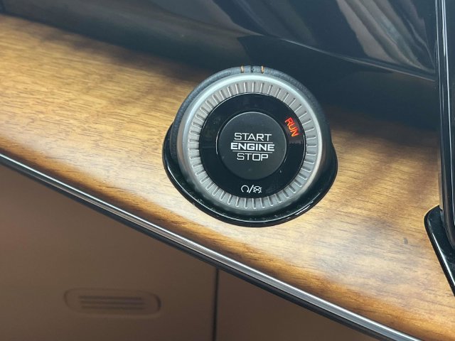 Used 2023 Jeep Grand Wagoneer Series III AWD/4WD image 40