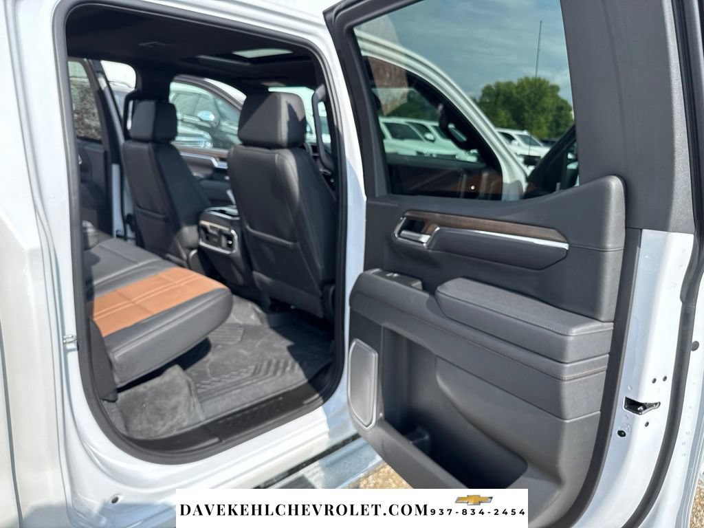 Used 2025 Chevrolet Silverado 1500 High Country w/ High Country Premium Package AWD/4WD image 27