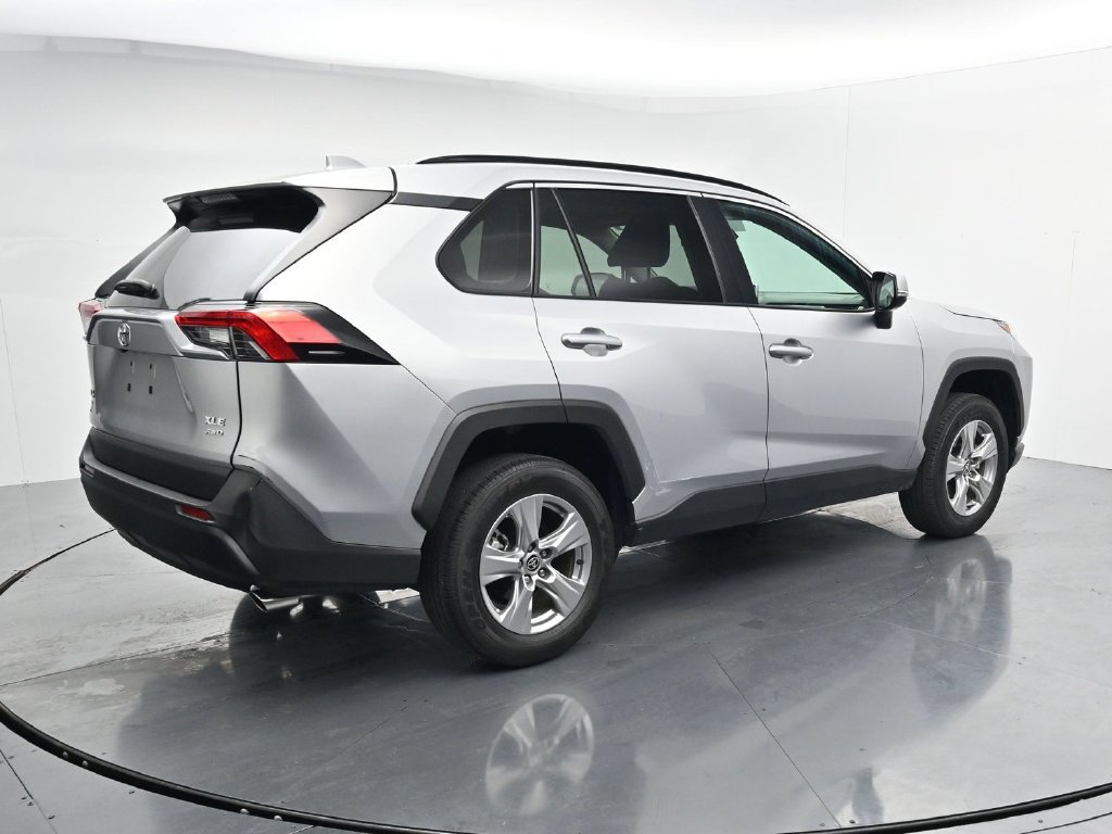 Used 2025 Toyota RAV4 XLE AWD/4WD image 8