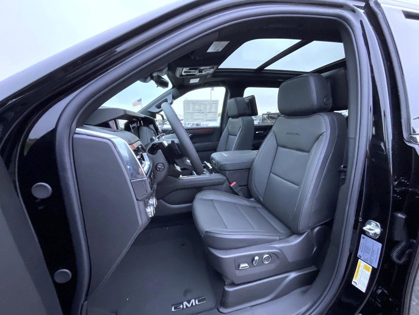 New 2026 GMC Yukon XL Denali w/ Denali Reserve Package image 10