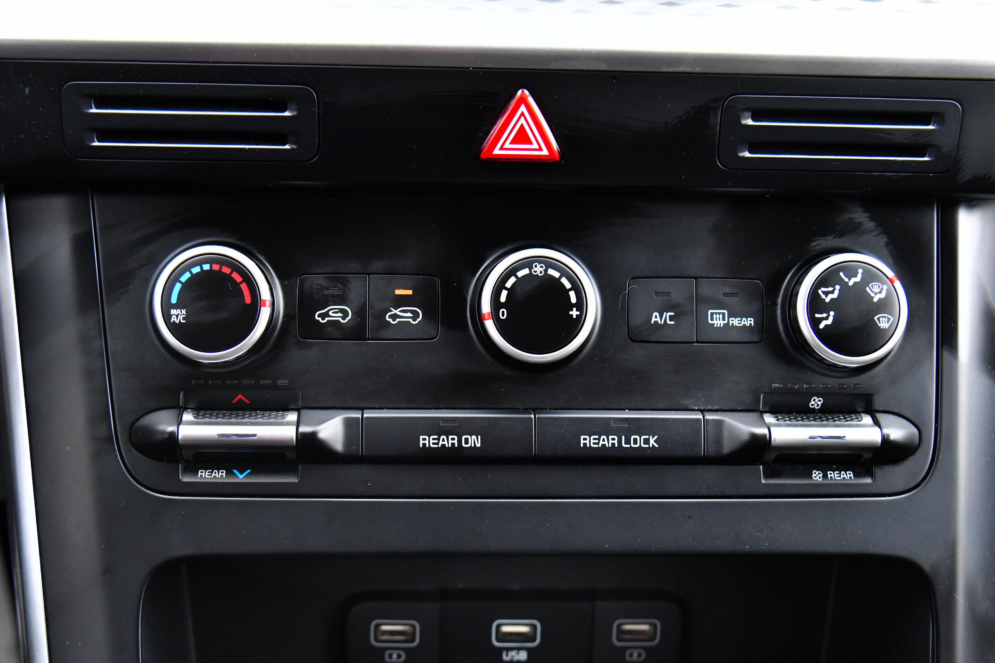 Used 2024 Kia Carnival LX image 23