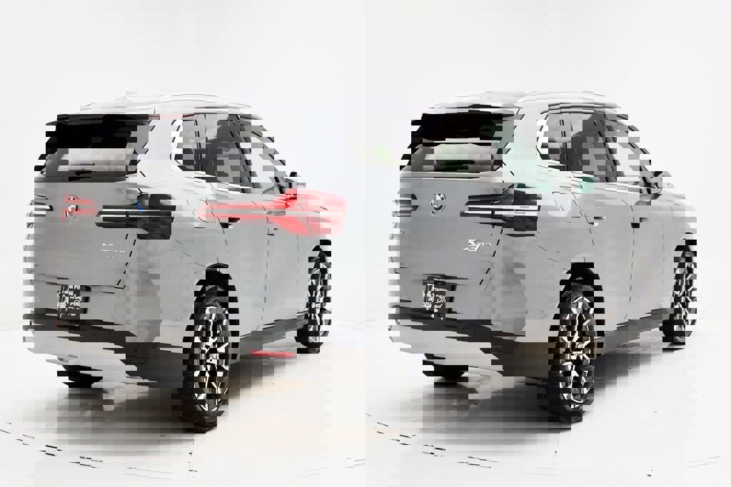 Used 2025 BMW X3 xDrive30i w/ Premium Package image 9