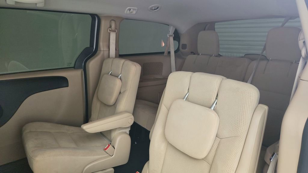 Used 2016 Dodge Grand Caravan SXT FWD image 21