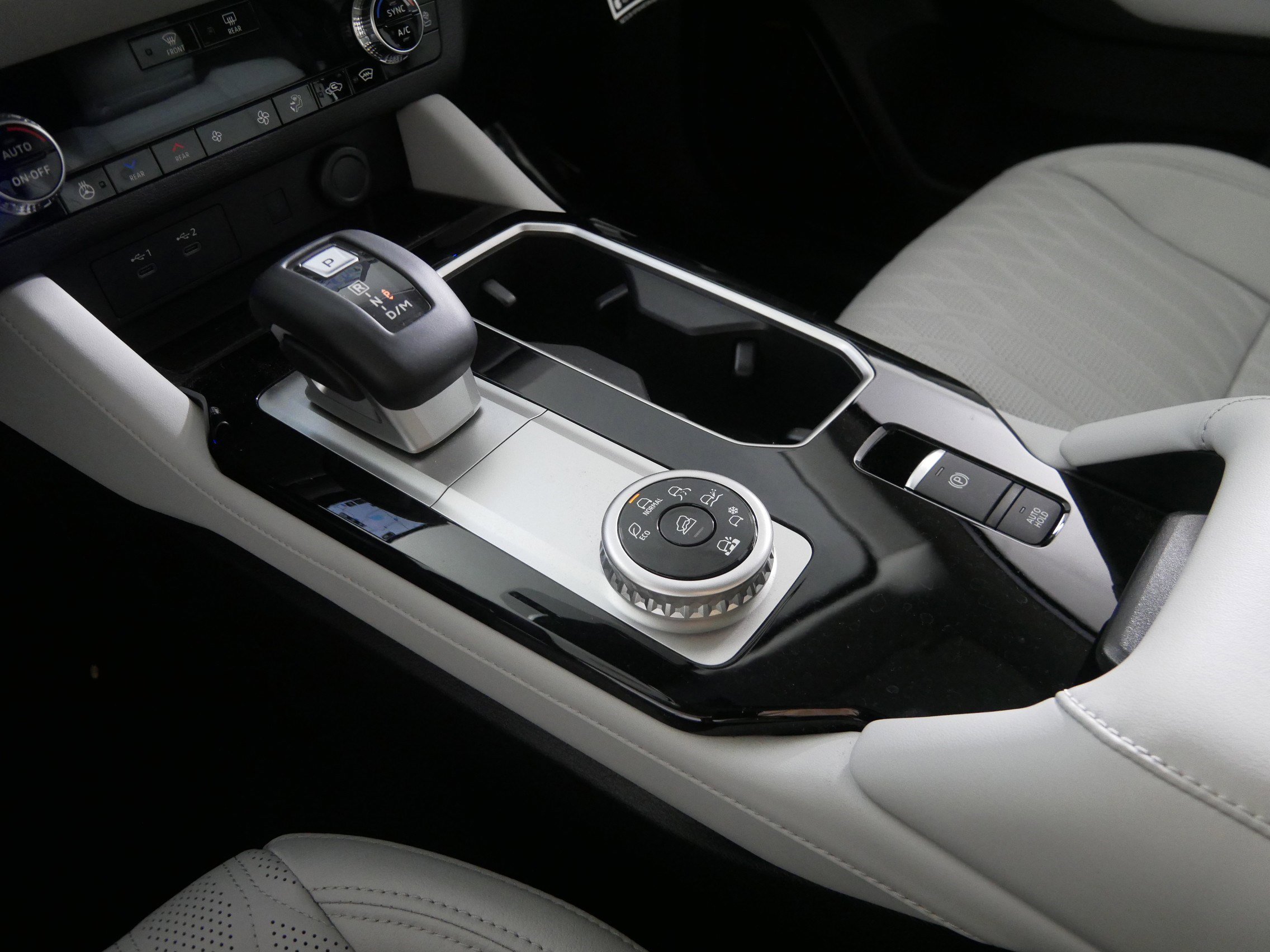 New 2025 Mitsubishi Outlander Platinum Edition image 6