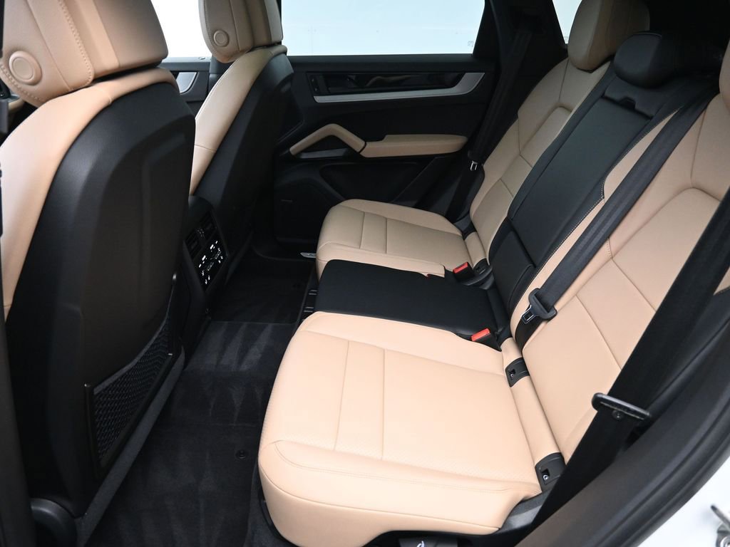 Certified 2025 Porsche Cayenne E-Hybrid w/ Premium Package Plus image 10