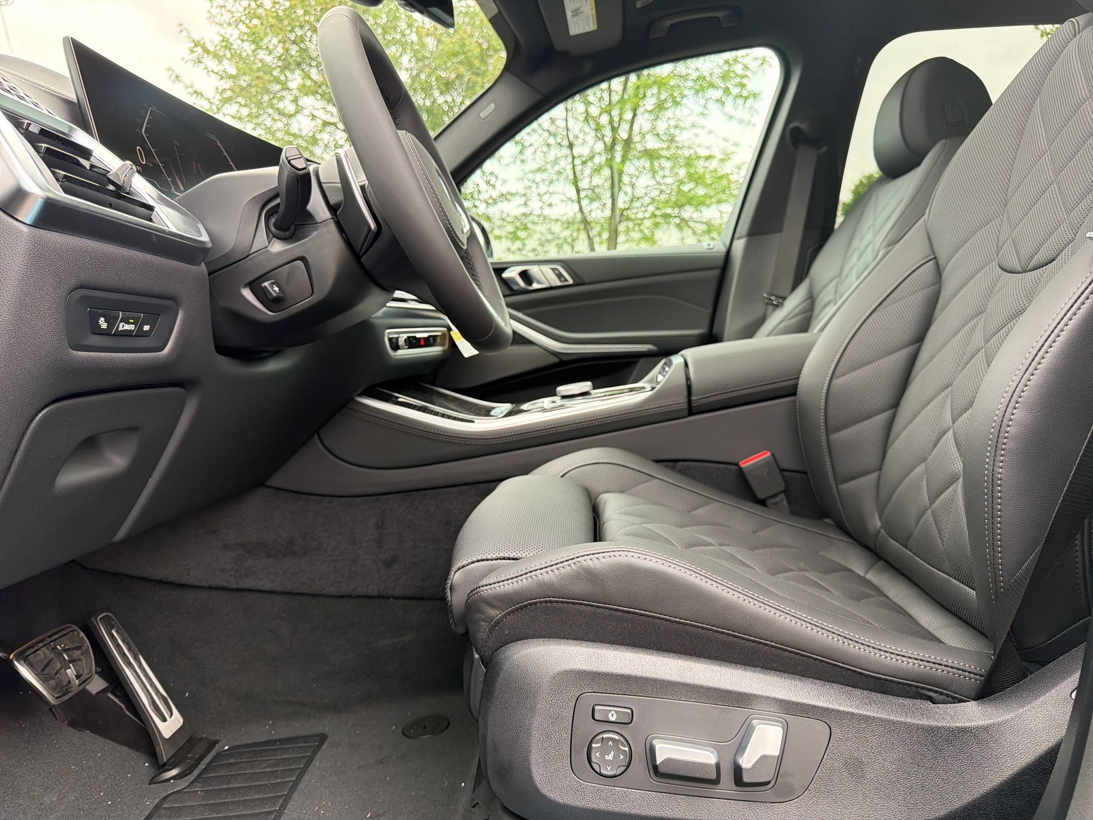 New 2026 BMW X5 xDrive40i w/ M Sport Package AWD/4WD image 5