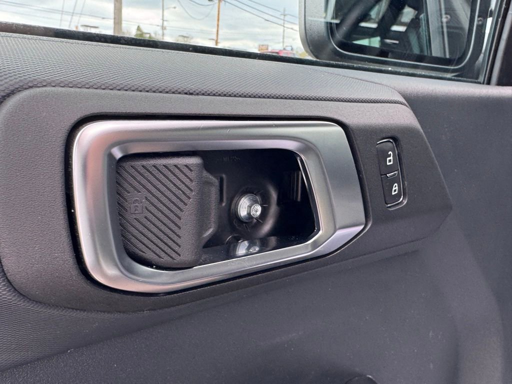 Used 2025 Ford Bronco Big Bend image 8