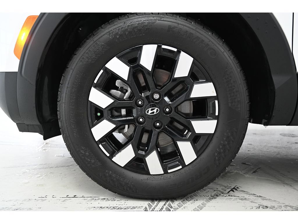Used 2025 Hyundai Santa Cruz SE image 21