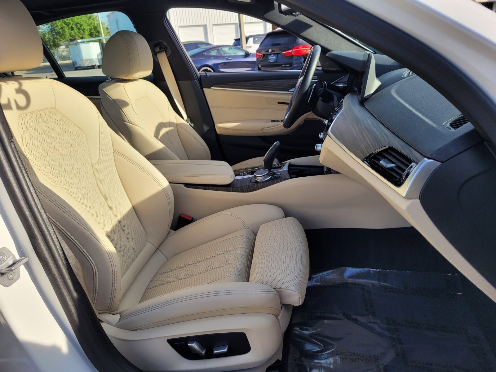 Used 2023 BMW 530i w/ Premium Package image 17