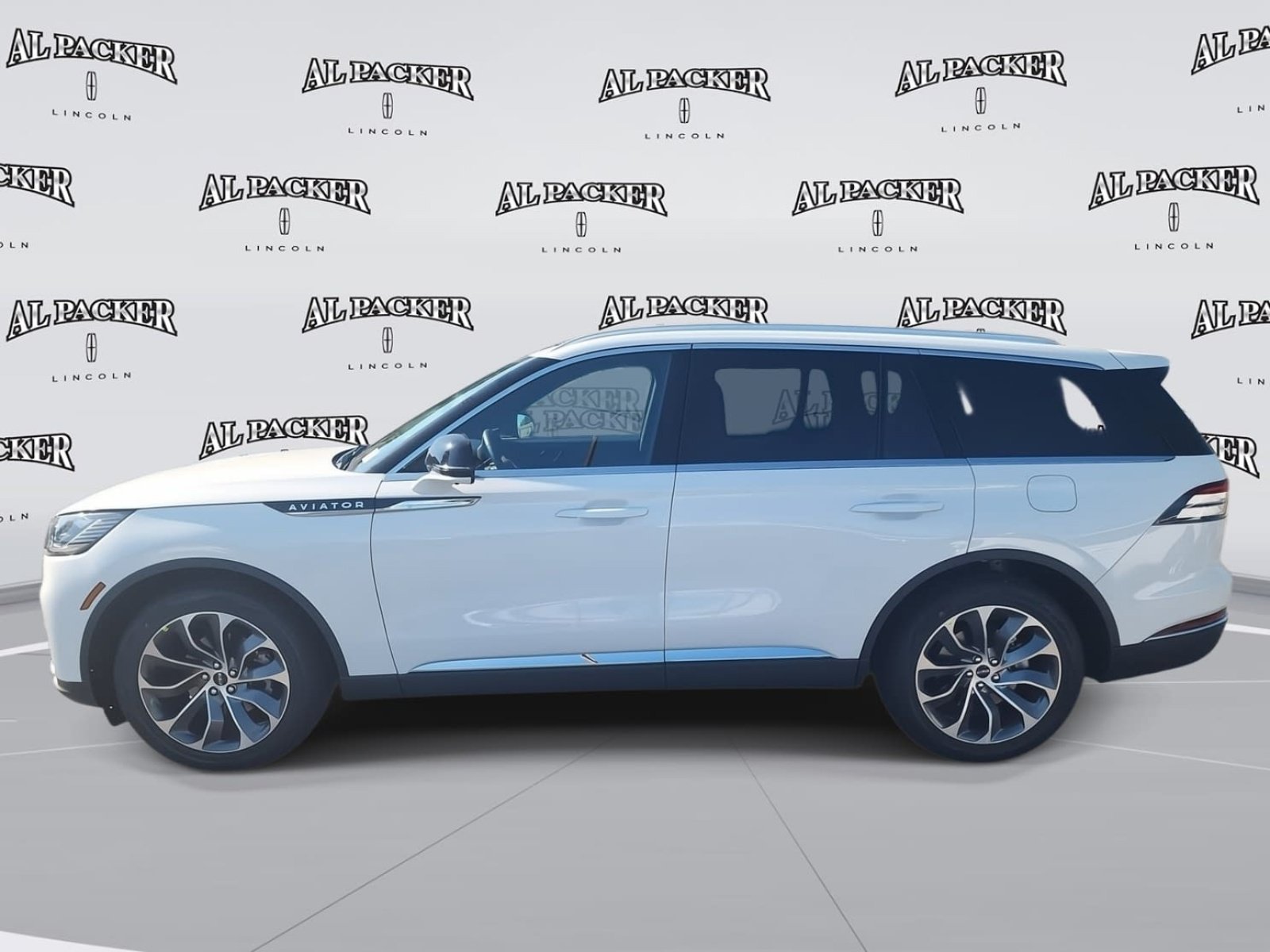 New 2026 Lincoln Aviator Reserve RWD image 2