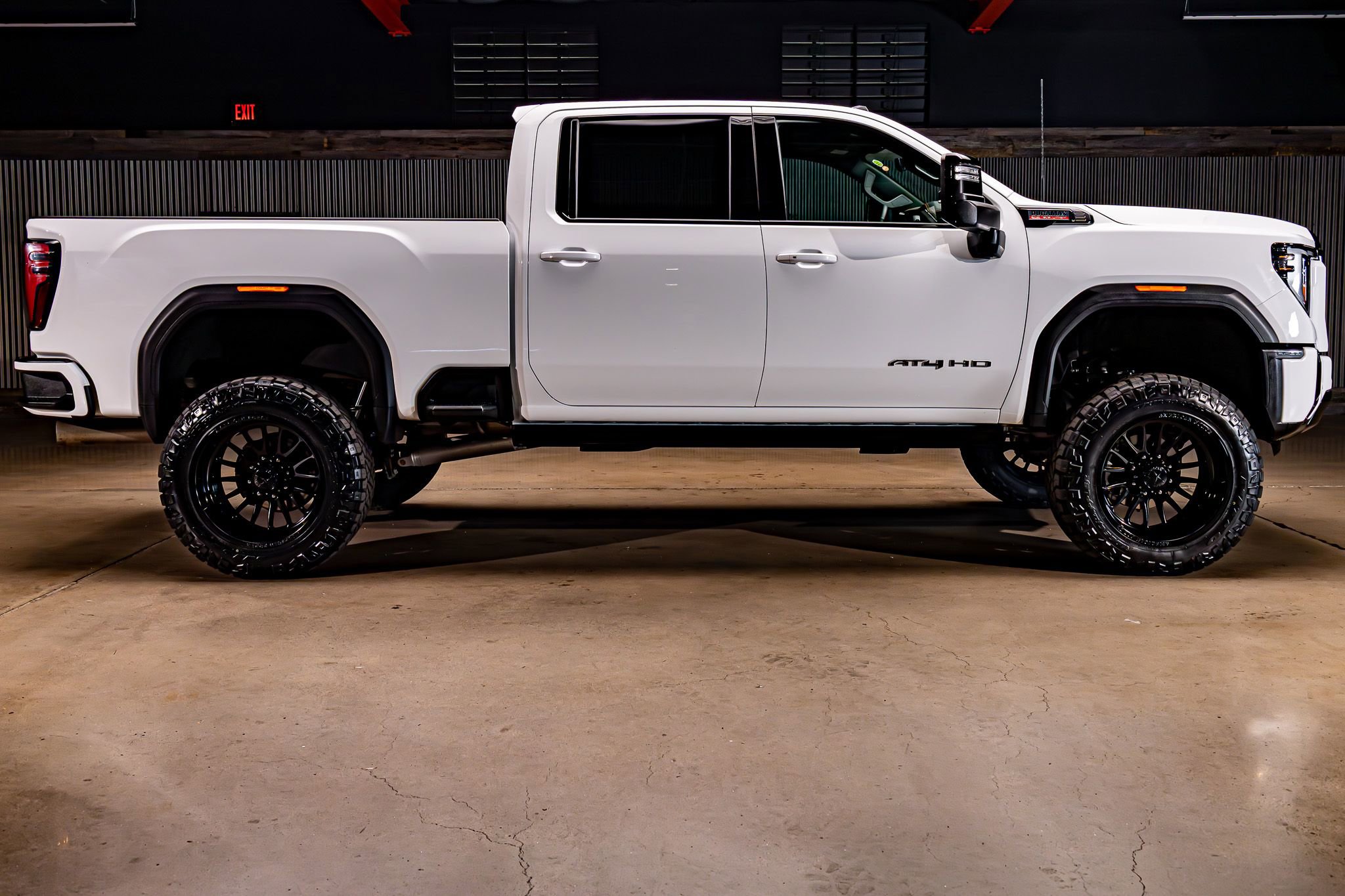 Used 2025 GMC Sierra 3500 AT4 w/ AT4 Premium Plus Package image 11