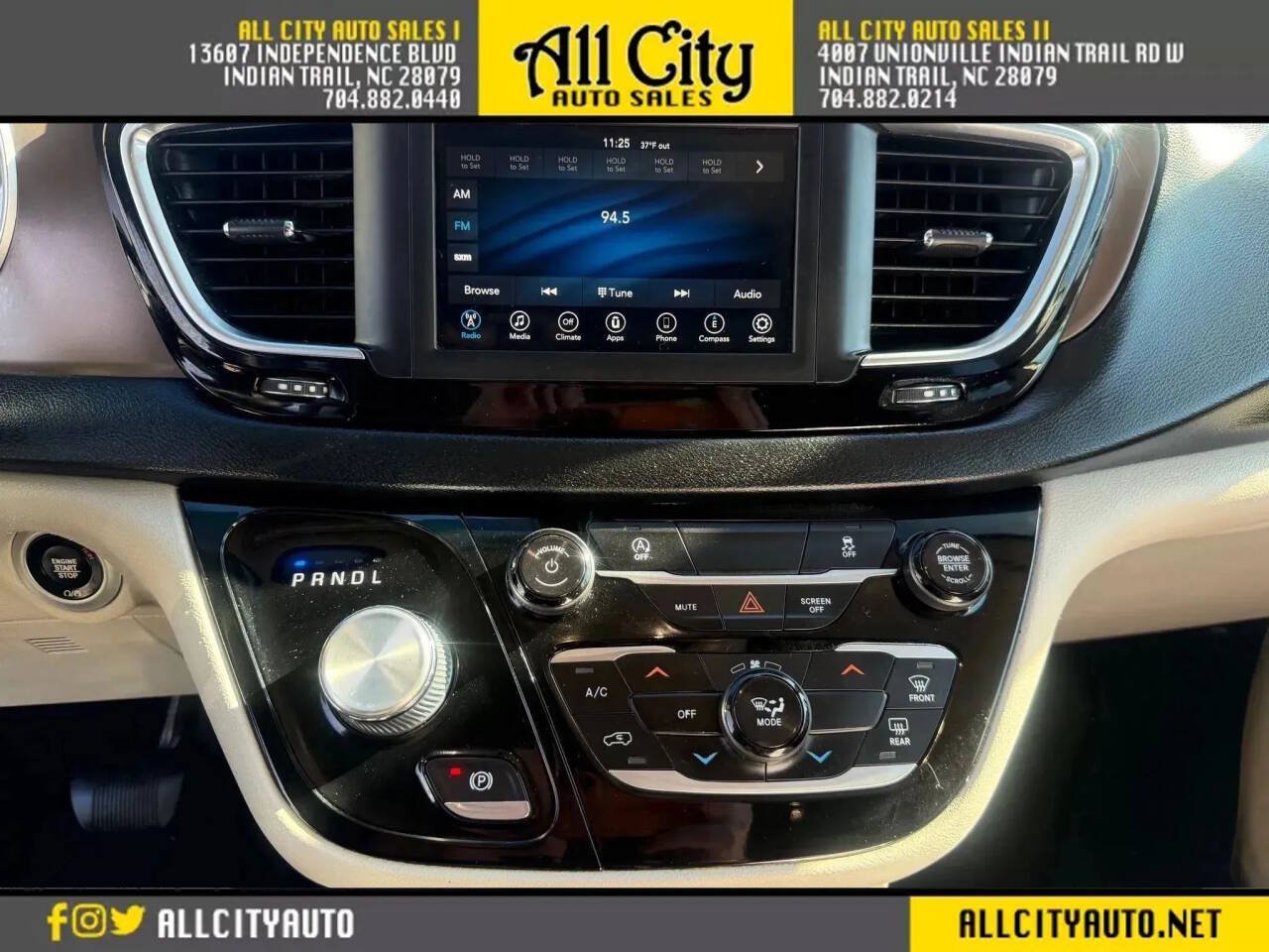 Used 2020 Chrysler Voyager Lxi FWD image 16