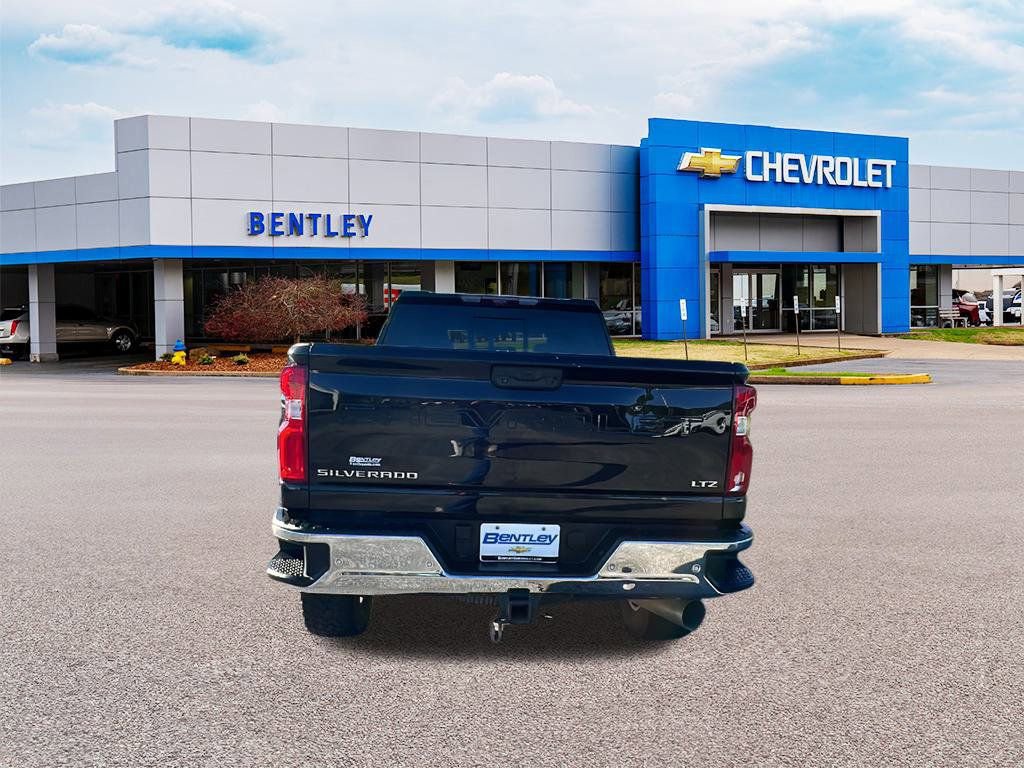 Used 2022 Chevrolet Silverado 2500 LTZ w/ LTZ Premium Package image 4