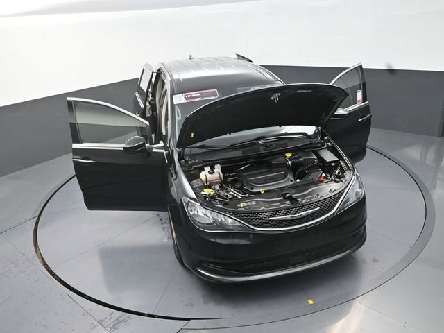 Used 2023 Chrysler Voyager LX image 29
