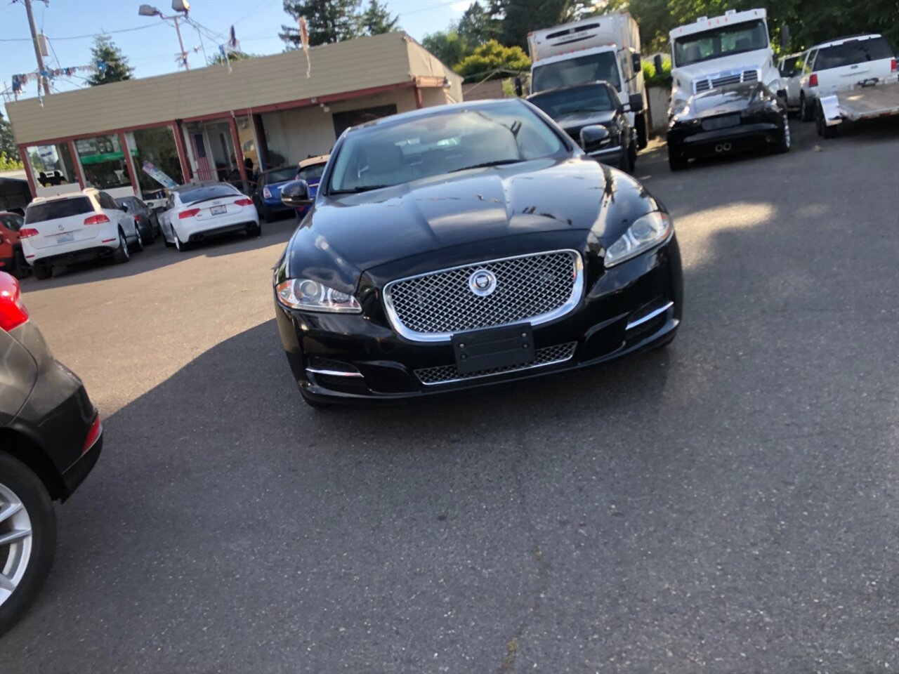 Used 2012 Jaguar XJ L RWD image 6