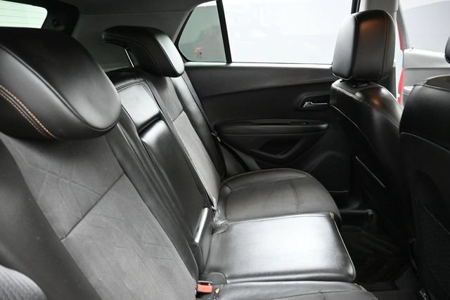 Used 2019 Chevrolet Trax LT w/ LT Convenience Package FWD image 29