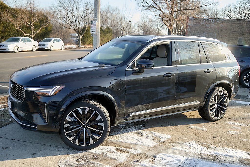 New 2026 Volvo XC90 T8 Plus w/ Protection Package Premier AWD/4WD image 3
