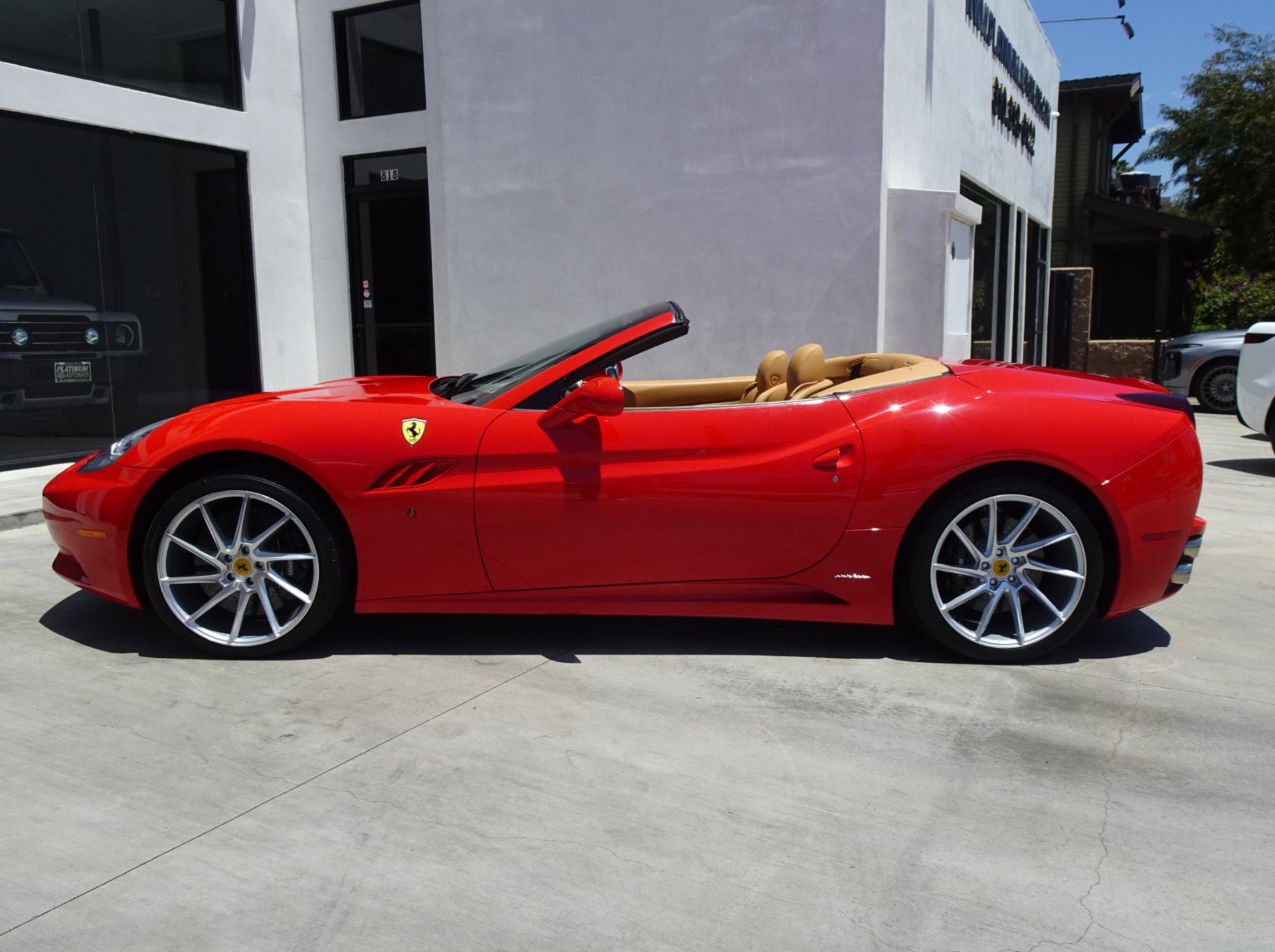 Used 2010 Ferrari California RWD image 4
