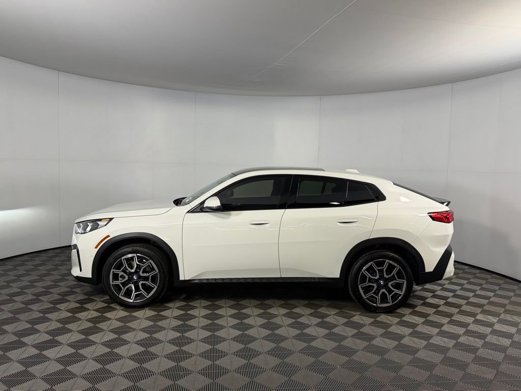 Used 2025 BMW X2 xDrive28i w/ Convenience Package image 9